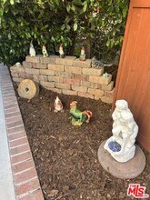 10740 Aqua Vista St in Los Angeles, CA - Building Photo - Building Photo