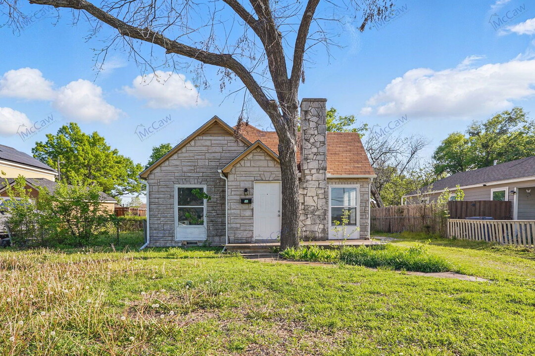316 W Avenue D in Garland, TX - Building Photo