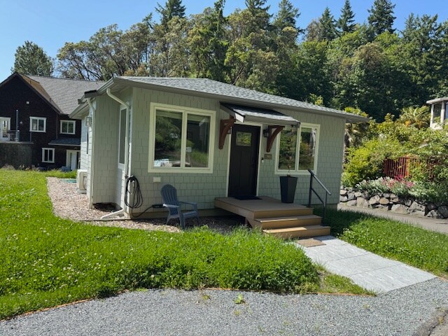 11668 Seola Beach Dr SW in Seattle, WA - Building Photo
