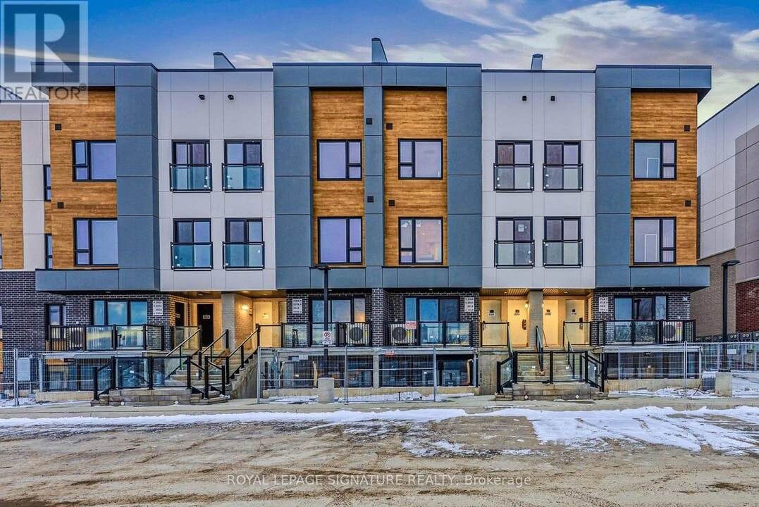 16 Melbourne Ave in St Catharines, ON - Building Photo