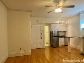 82 Charles St, Unit 3 in Boston, MA - Building Photo