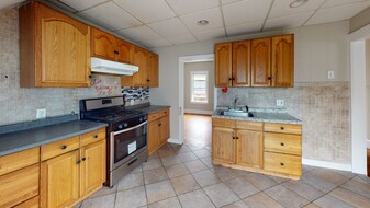 48 Plymouth St, Unit 1 in Everett, MA - Building Photo