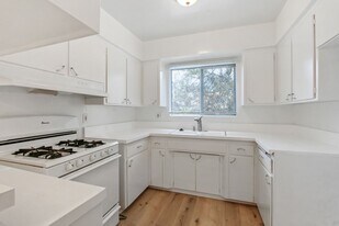 744 S Windsor Blvd, Unit 08 in Los Angeles, CA - Building Photo
