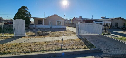 8828 Kenneth St in El Paso, TX - Building Photo - Building Photo