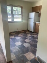 324 N Ellen St, Unit 324 in Cedar Falls, IA - Foto de edificio - Building Photo