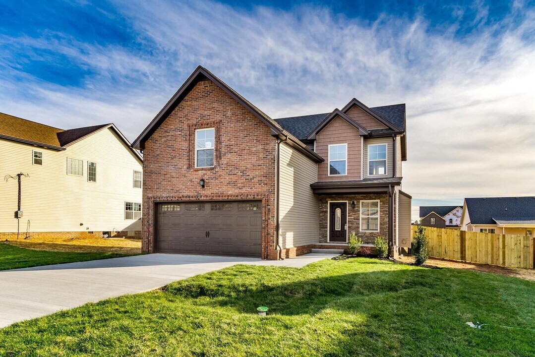 3444 Bradfield Dr in Clarksville, TN - Building Photo