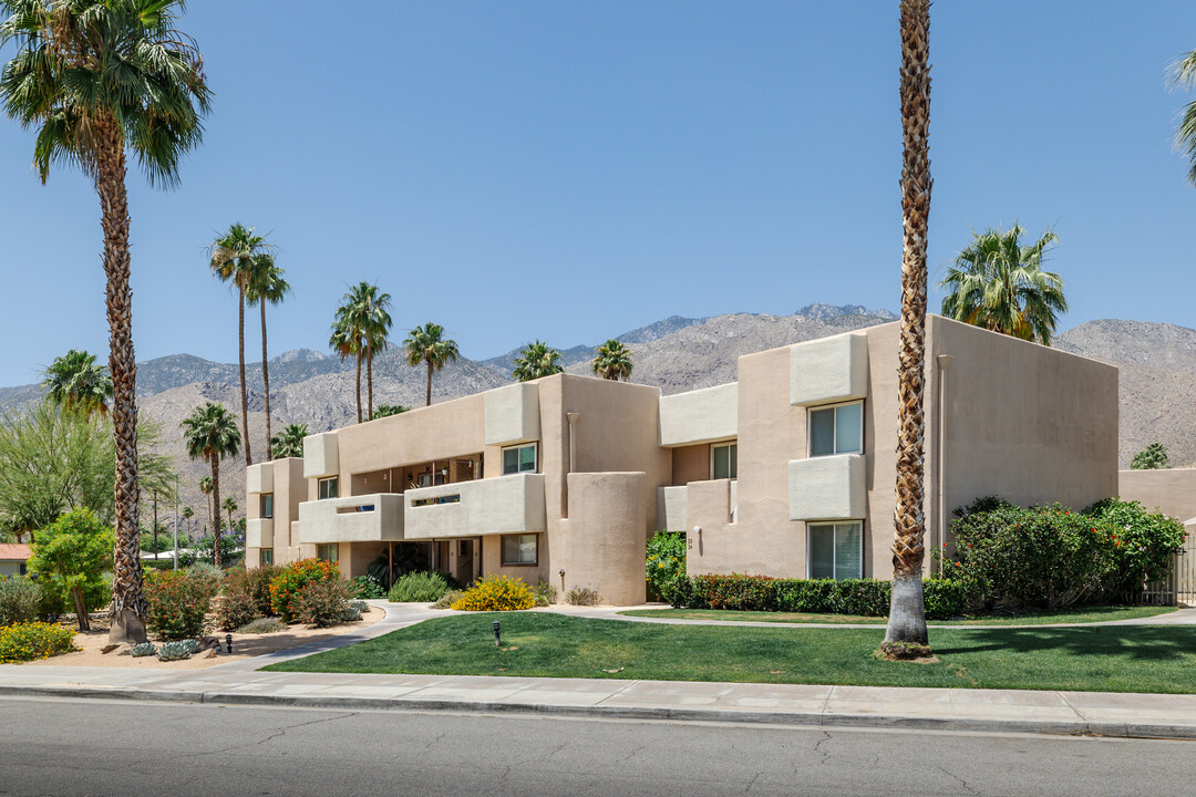 Hermosa Villas in Palm Springs, CA - Building Photo