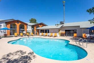Arches Apartment Homes in Glendale, AZ - Foto de edificio - Building Photo