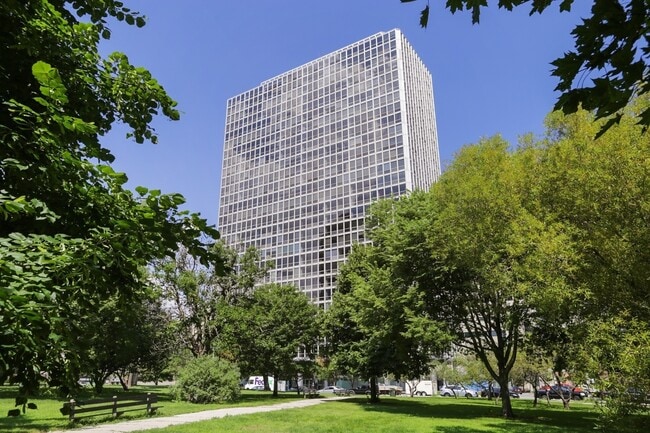 property at 330 W Diversey Pkwy