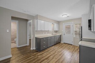 6918 Irvington Blvd in Houston, TX - Building Photo