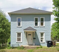 727 New Jersey Ave in Holton, KS - Building Photo