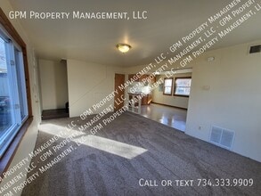 2210 Delton Ct in Westland, MI - Building Photo - Building Photo