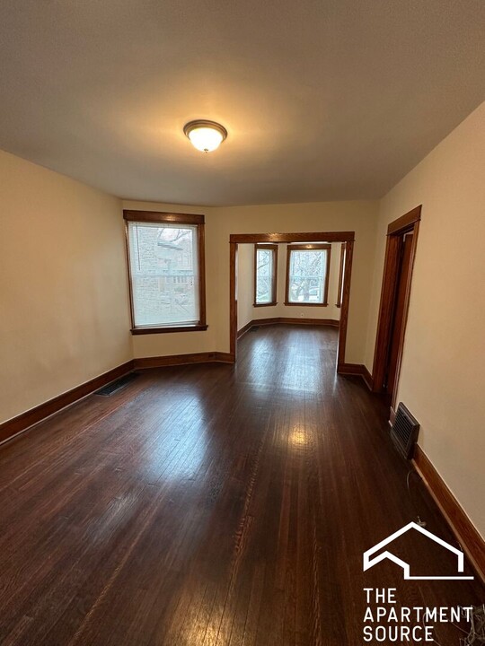 2733 N Francisco Ave in Chicago, IL - Building Photo