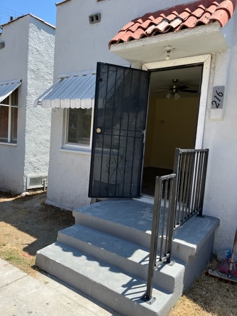 214 W 57th St in Los Angeles, CA - Building Photo - Building Photo