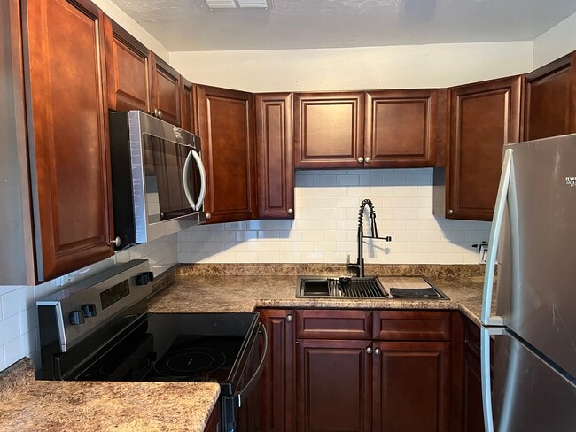 2419 Dozier Dr in Tallahassee, FL - Building Photo - Building Photo