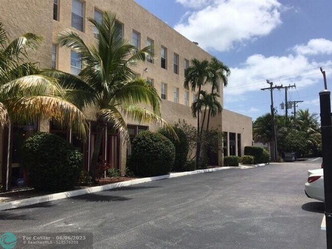 2716 S Dixie Hwy in West Palm Beach, FL - Building Photo - Building Photo