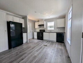 3170 Orchard Lake Rd in Keego Harbor, MI - Building Photo - Building Photo