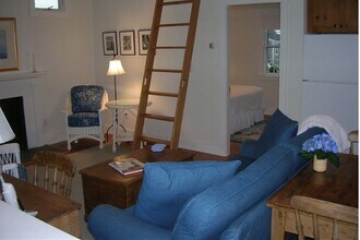 3 Gardner Perry Ln, Unit Cottage in Nantucket, MA - Building Photo - Building Photo