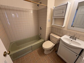 5 Howard St, Unit 1 in Melrose, MA - Building Photo - Building Photo