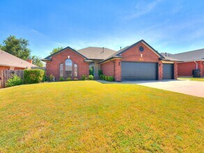 1704 SE 1st St in Moore, OK - Foto de edificio - Building Photo