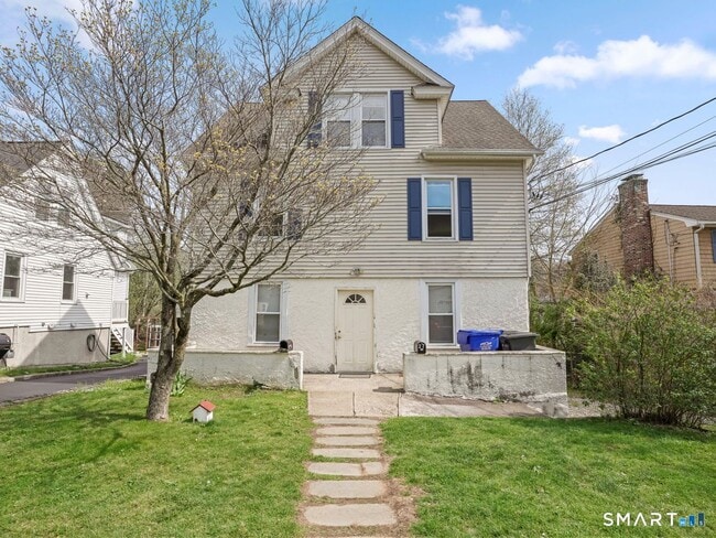 property at 25 Old Stratfield Rd