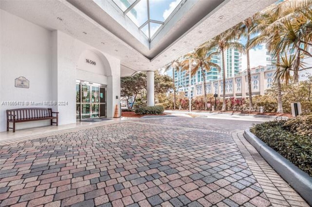 16500 Collins Ave, Unit 655 in Sunny Isles Beach, FL - Building Photo