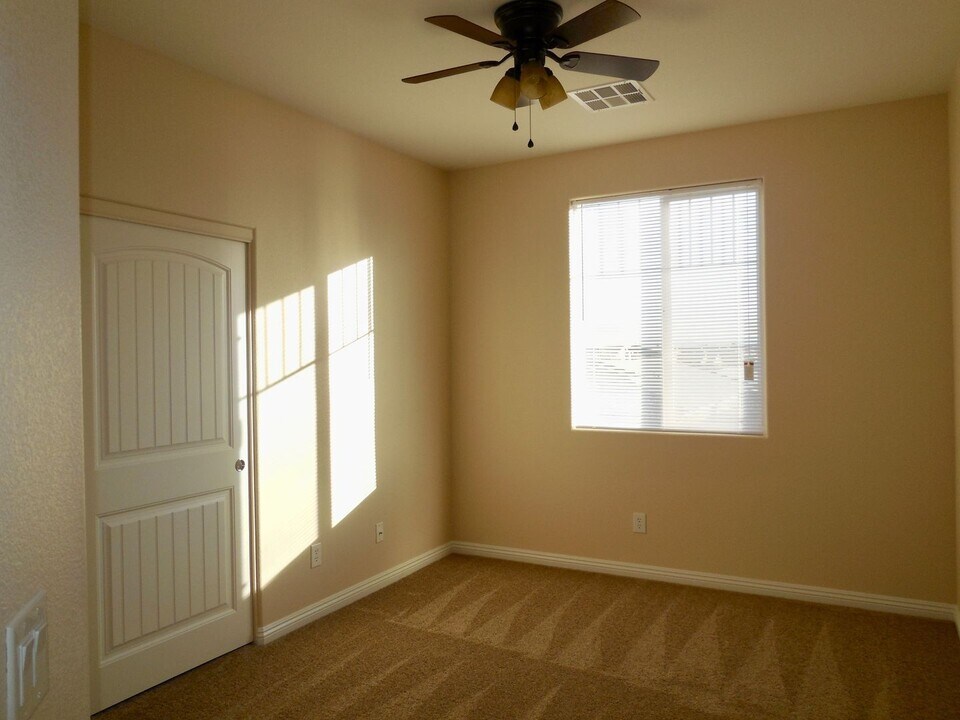 7868 Barntucket Ave in Las Vegas, NV - Building Photo