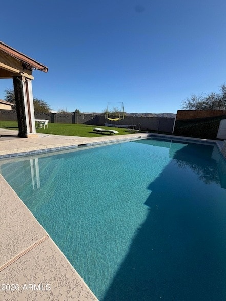 1507 E Apollo Rd in Phoenix, AZ - Foto de edificio - Building Photo