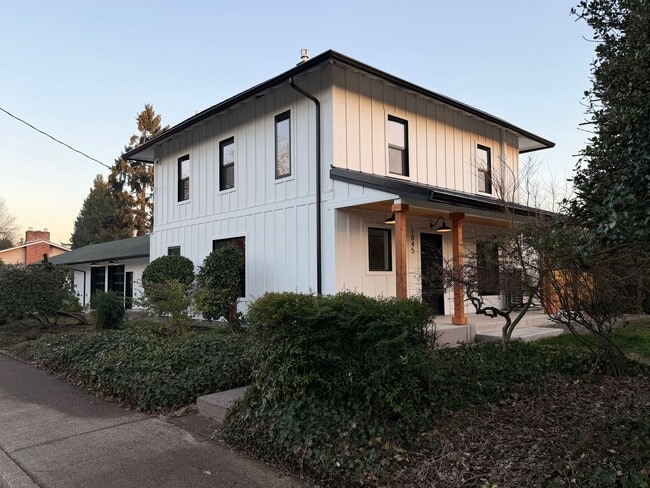 property at 1045 Oakway Rd