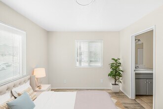 1005 E Ave R in Palmdale, CA - Building Photo - Building Photo