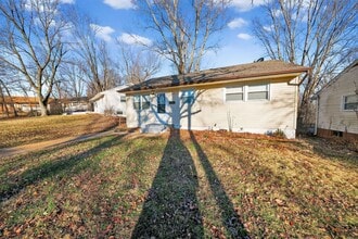 10617 Dunkeld Cir in St. Louis, MO - Building Photo - Building Photo