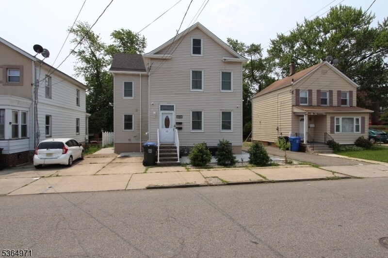 115 New St in Woodbridge, NJ - Building Photo