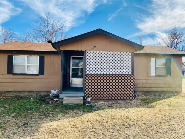 property at 409 E Wabash Ave