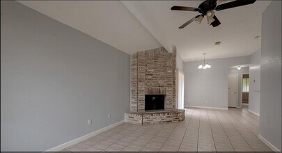 12005 Tambourine Dr in Stafford, TX - Building Photo - Building Photo