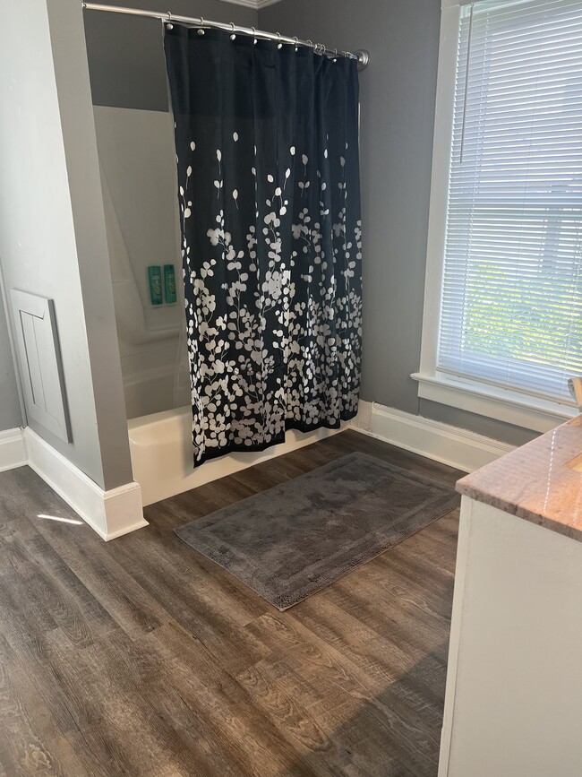747 Ann St, Unit Lower in Lake Geneva, WI - Building Photo - Building Photo