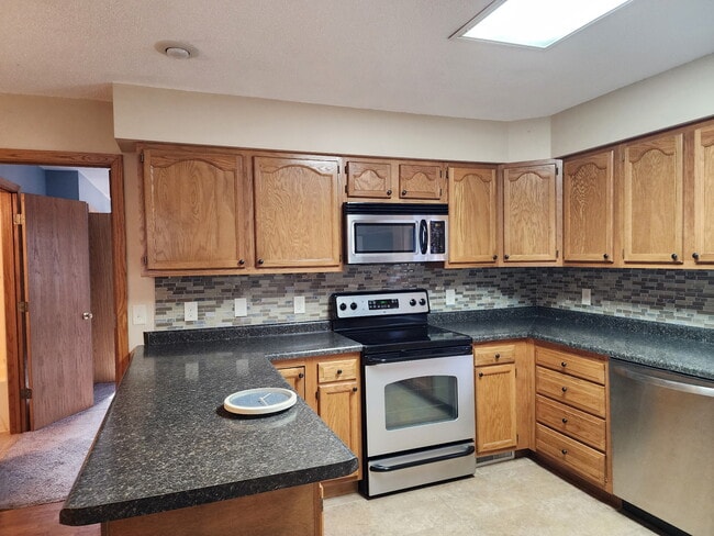 3131 Dubuque St NE in Iowa City, IA - Foto de edificio - Building Photo