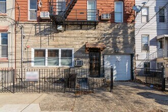 40 Beacon Ave in Jersey City, NJ - Building Photo - Building Photo