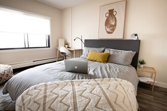 Windsor Park Plaza & Lofts in Edmonton, AB - Building Photo - Building Photo