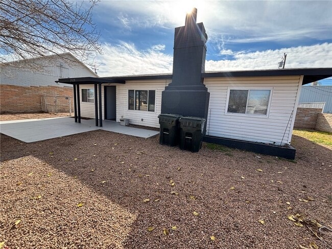 2028 Golden Gate Ave in Kingman, AZ - Foto de edificio - Building Photo