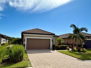 8724 Bellussi Dr in Sarasota, FL - Building Photo - Building Photo