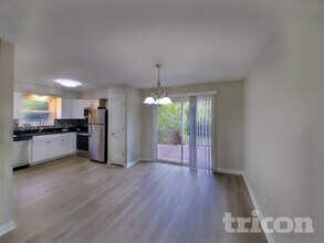 2415 Sarthe Ct in Maryland Heights, MO - Building Photo - Building Photo