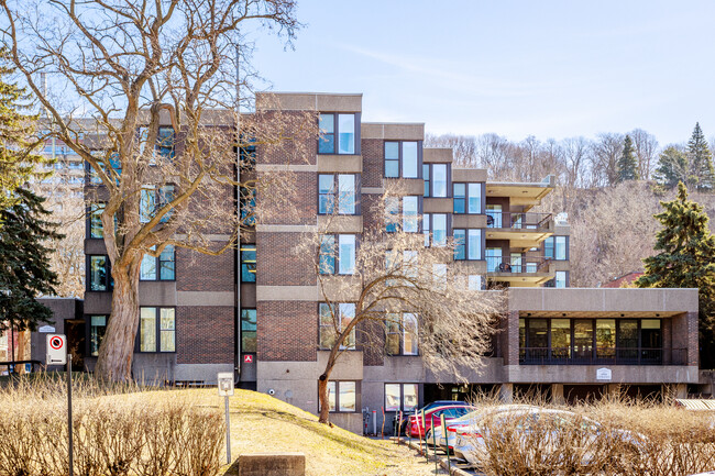 4994 De La Côte-Des-Neiges Ch in Montréal, QC - Building Photo - Building Photo