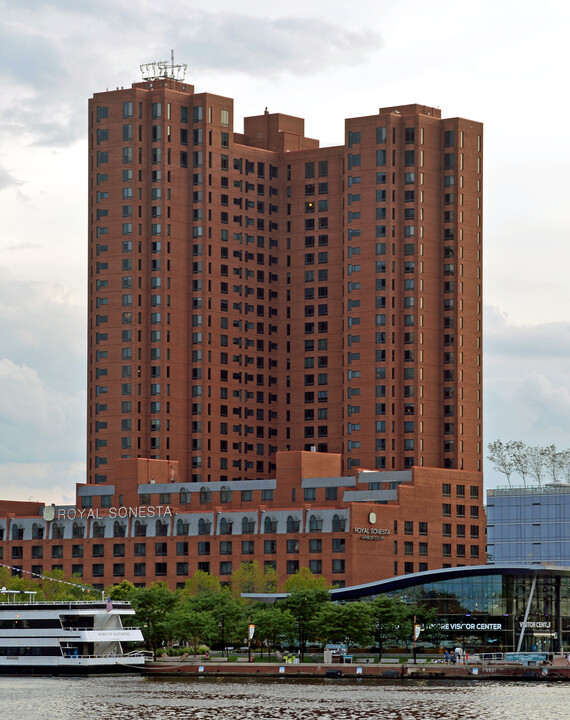 The Towers at Harbor Court in Baltimore, MD - Building Photo