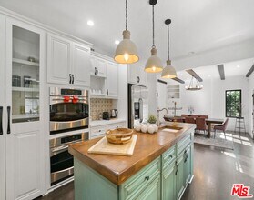 1110 N BEVERLY GLEN Blvd in Los Angeles, CA - Building Photo - Building Photo