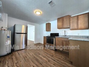 1206 Murphy Ave in Savannah, GA - Foto de edificio - Building Photo