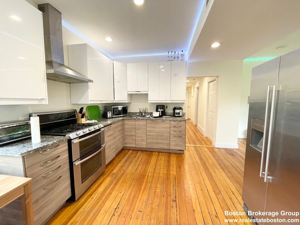 112 Hillside St, Unit 2 in Boston, MA - Building Photo