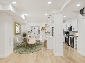 Modern update Petworth rowhouse near Fort in Washington, DC - Foto de edificio - Building Photo