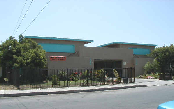 1422-1424 W 146th St in Gardena, CA - Building Photo