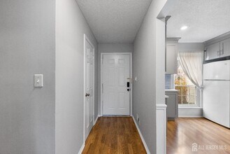 39 Goodwin Dr in North Brunswick, NJ - Building Photo - Building Photo