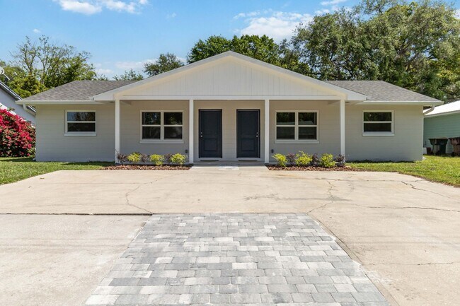 221 Montana Ave in St. Cloud, FL - Building Photo - Building Photo
